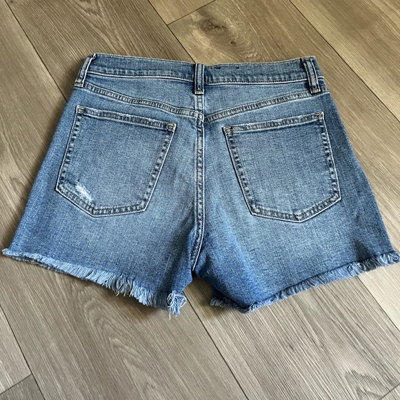 GAP-4” High Rise Denim Short - Picture 2 of 4